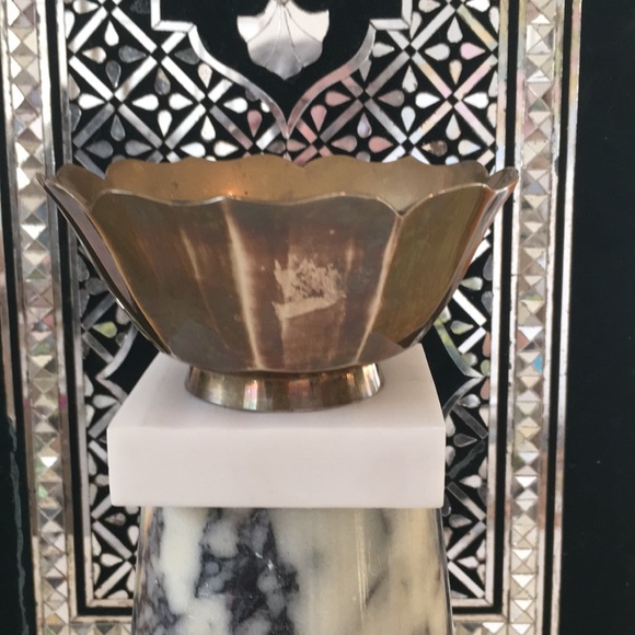 Vintage Brass Scalloped edge bowl - Picture 4 of 9